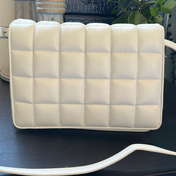 H&M Handbags - Like new ladies H&M handbag